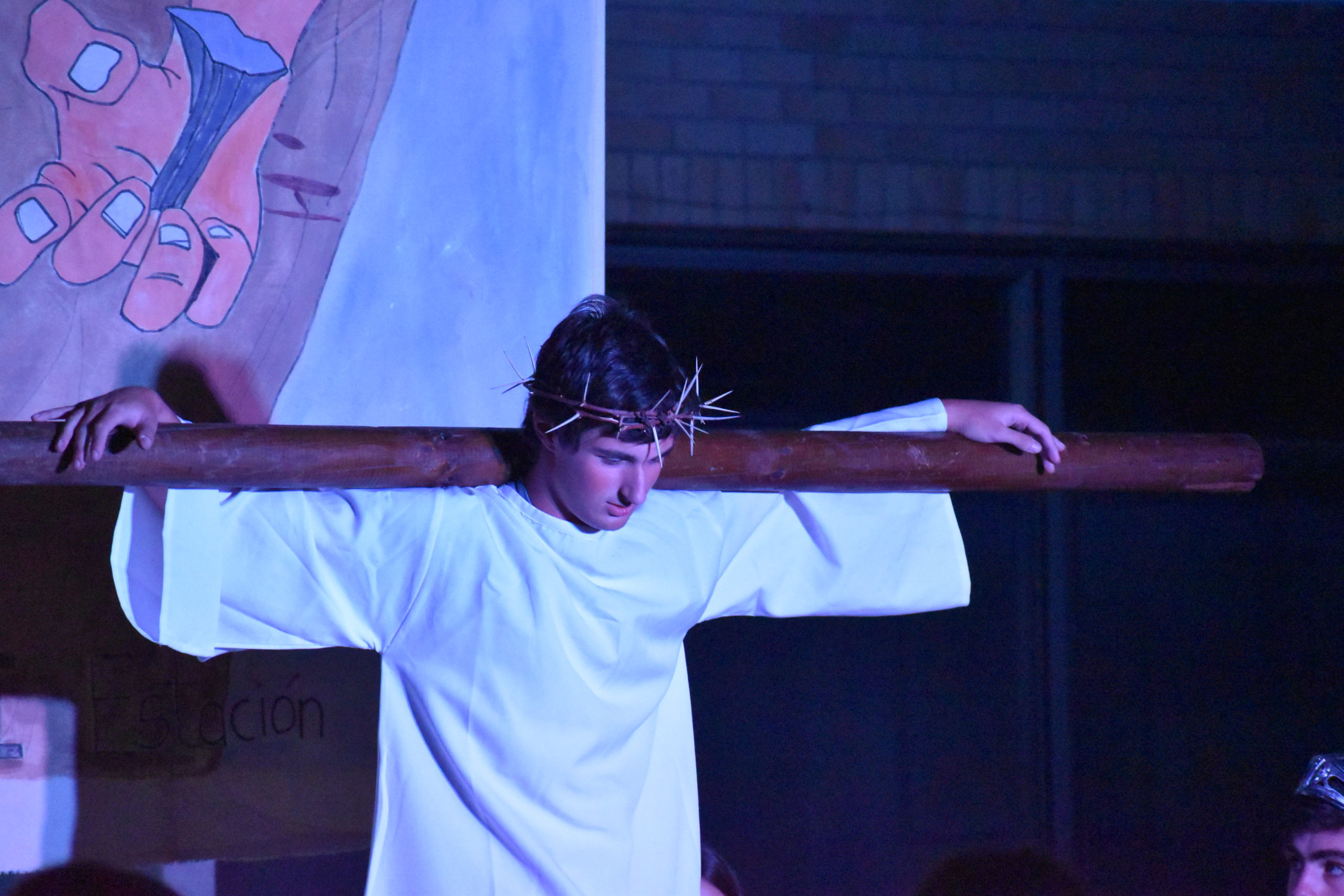 Alumno representa a Jesús en Colegio Highlands de Chicureo